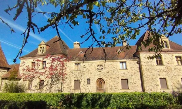 Maison 31 pièces 833 m² 