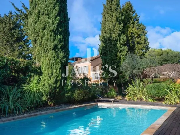 Maison 8 pièces 330 m² 
