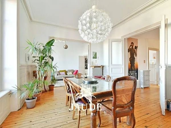 Appartement 9 pièces 236 m² 
