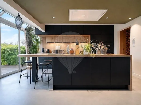 Maison 10 pièces 240 m² 