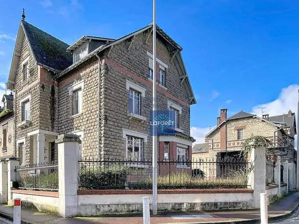 Maison 9 pièces 227 m² 