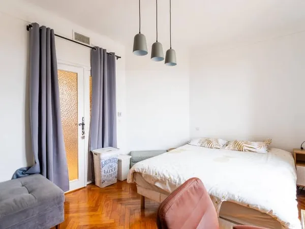 Studio 5 pièces 17 m² 