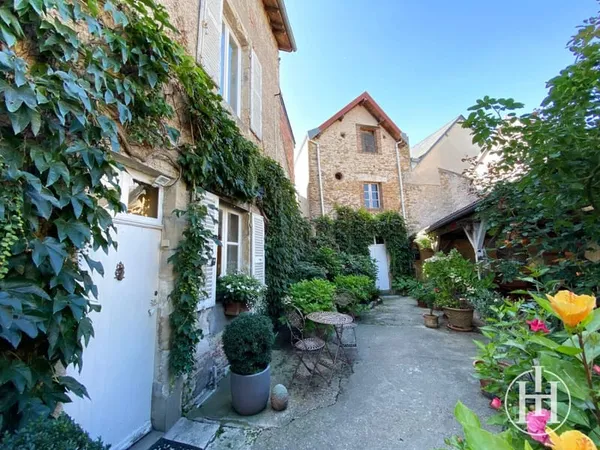 Maison 8 pièces 315 m² 
