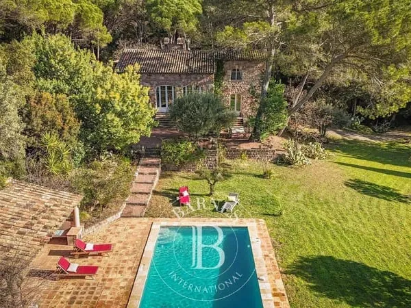 Villa 8 pièces 300 m² 