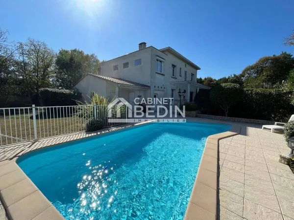 Maison 6 pièces 192 m² 