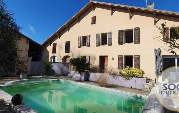 Maison 9 pièces 246 m² 