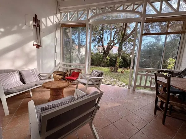 Maison de plain-pied 10 pièces 173 m² 