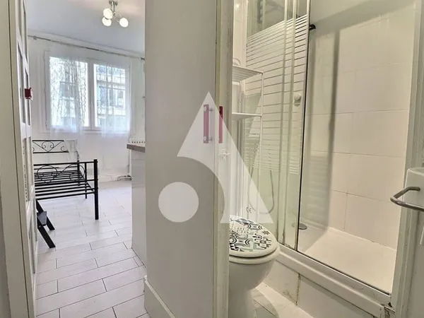 Studio 1 pièce 11 m² 
