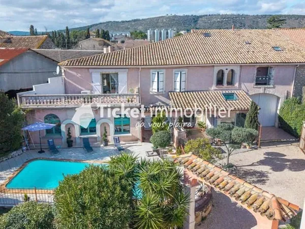 Villa 7 pièces 245 m² 