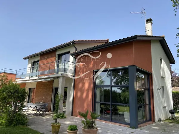 Maison 7 pièces 213 m² 