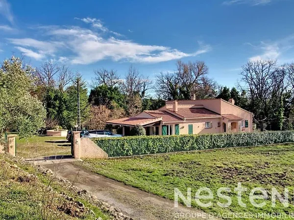Maison de plain-pied 6 pièces 157 m² 