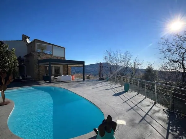Villa 5 pièces 264 m² 