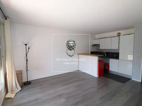 Studio 1 pièce 32 m² 