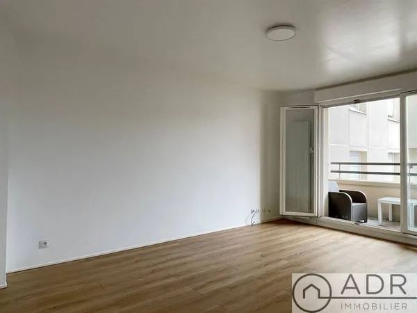 Studio 1 pièce 33 m² 