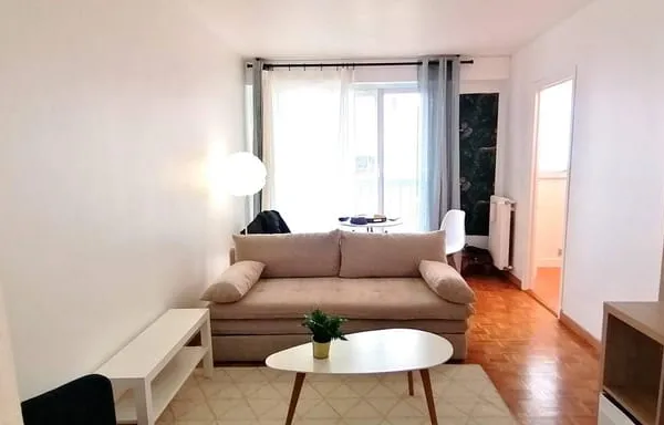 Studio 1 pièce 30 m² 