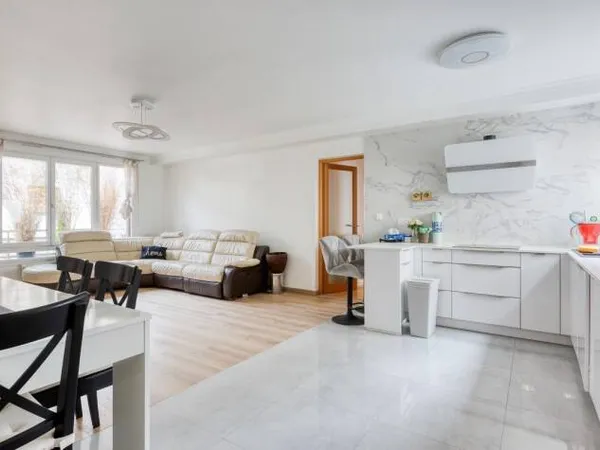 Studio 4 pièces 80 m² 