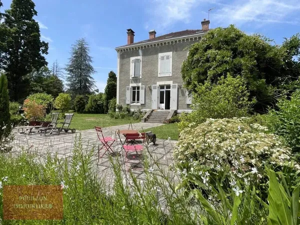 Maison 11 pièces 376 m² 