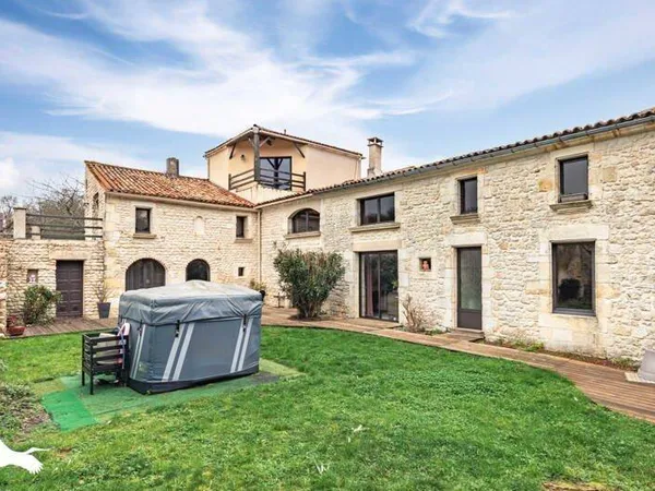 Maison de plain-pied 8 pièces 221 m² 