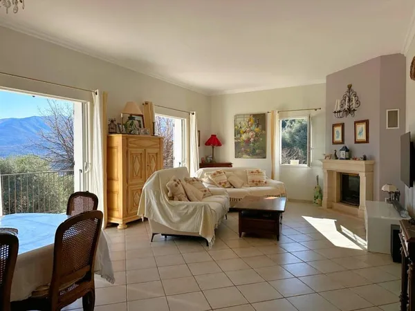Villa 7 pièces 143 m² 