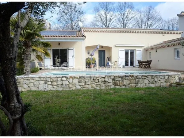 Maison de plain-pied 6 pièces 147 m² 
