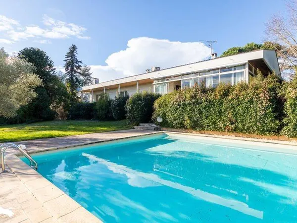 Maison 8 pièces 296 m² 