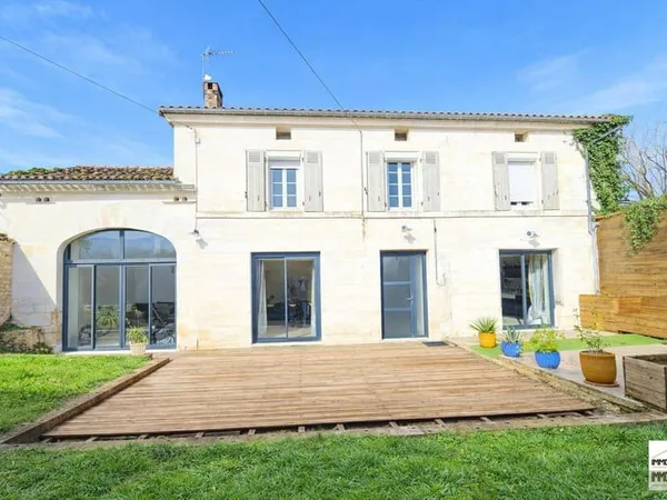 Maison 7 pièces 215 m²