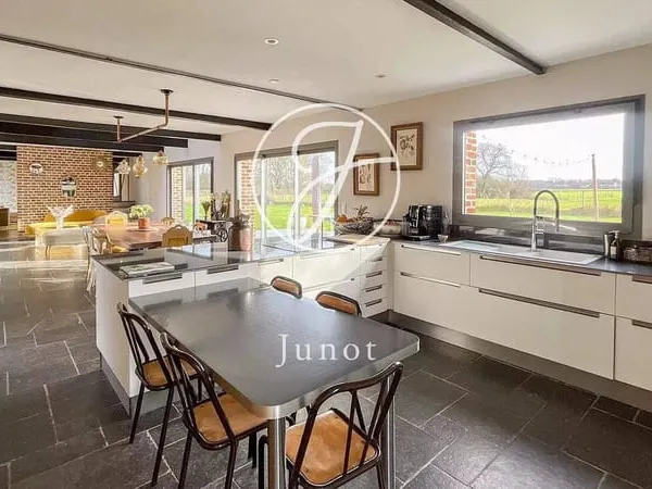 Maison 5 pièces 212 m²