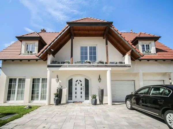 Maison 7 pièces 320 m² 