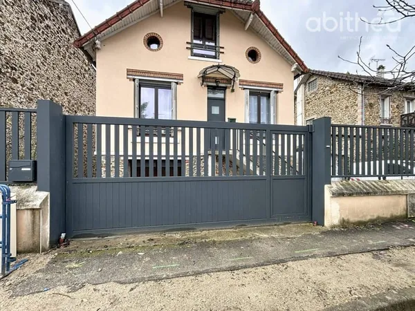 Maison de plain-pied 5 pièces 151 m² 