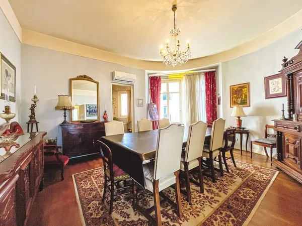 Maison 8 pièces 250 m² 