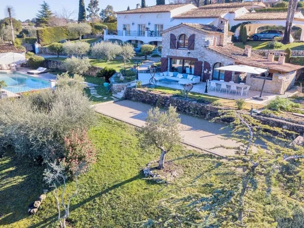 Villa 7 pièces 289 m² 