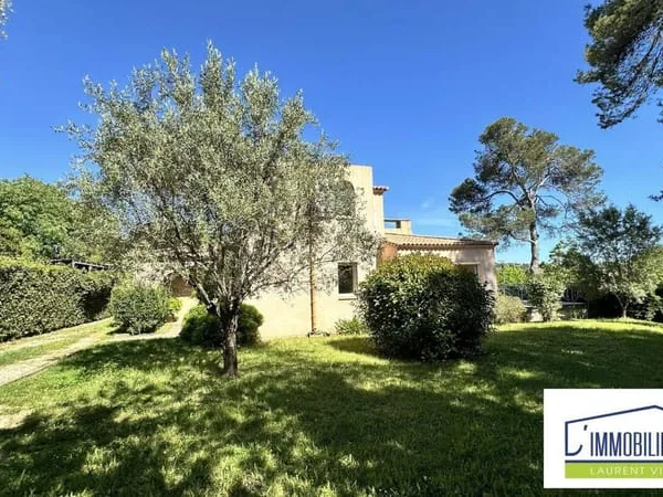Maison 8 pièces 202 m² 
