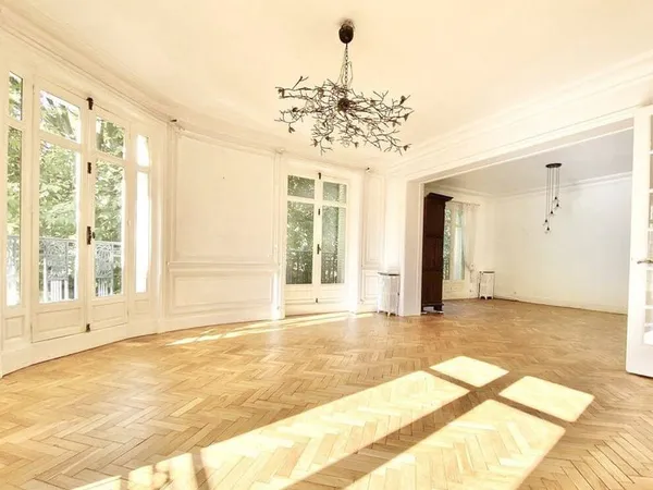 Appartement 6 pièces 196 m² 