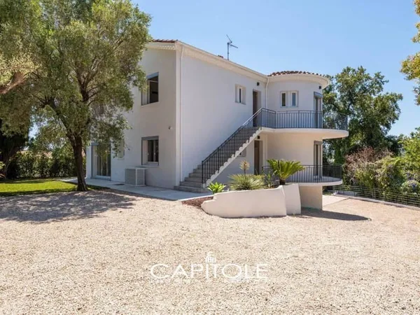 Villa 7 pièces 266 m² 