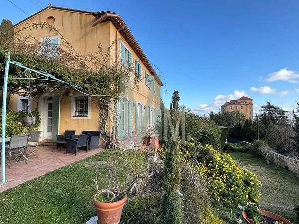 Villa 5 pièces 153 m² 