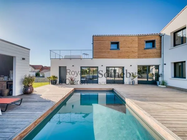 Villa 7 pièces 263 m² 