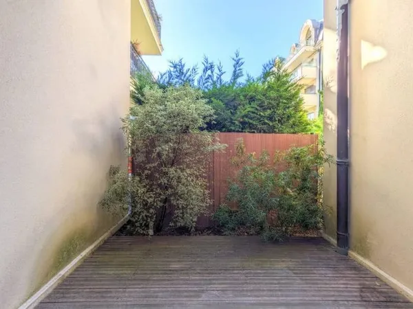 Studio 1 pièce 30 m² 