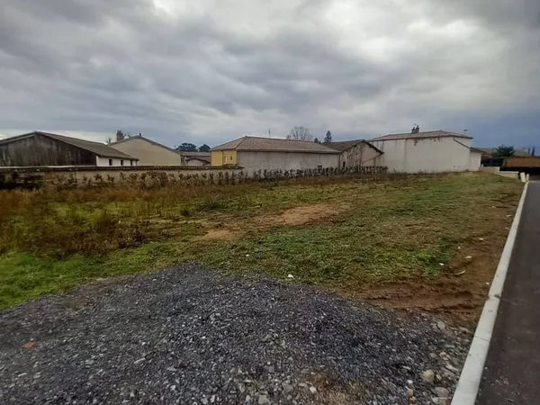 Terrain constructible 907 m² 