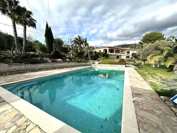 Maison de plain-pied 6 pièces 152 m² 