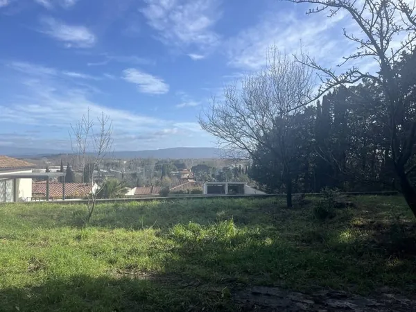 Terrain 771 m² 