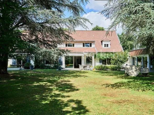 Maison 9 pièces 361 m² 
