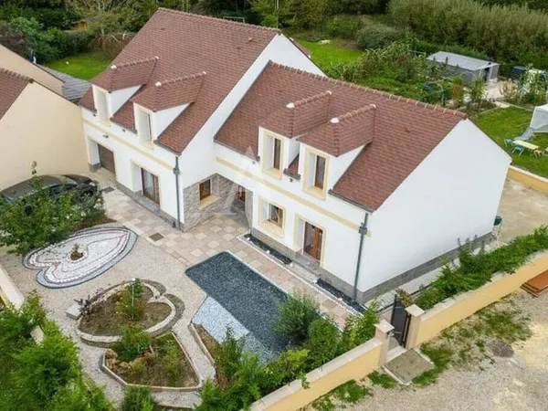 Maison 8 pièces 220 m²