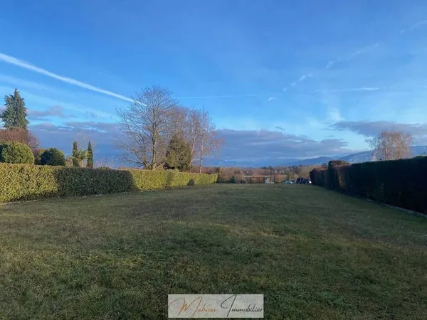 Terrain 700 m²