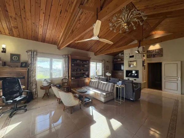 Maison de plain-pied 5 pièces 200 m² 