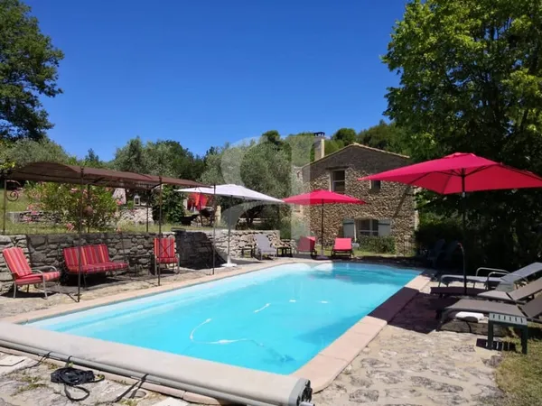 Mas provençal 6 pièces 242 m² 