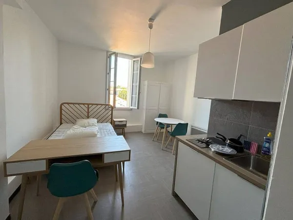 Studio 1 pièce 24 m² 