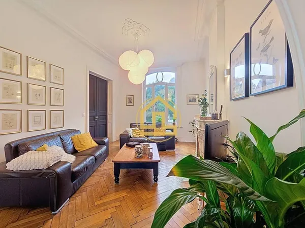 Maison 10 pièces 275 m² 
