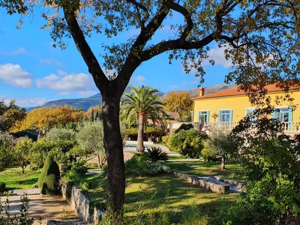 Villa 7 pièces 321 m² 