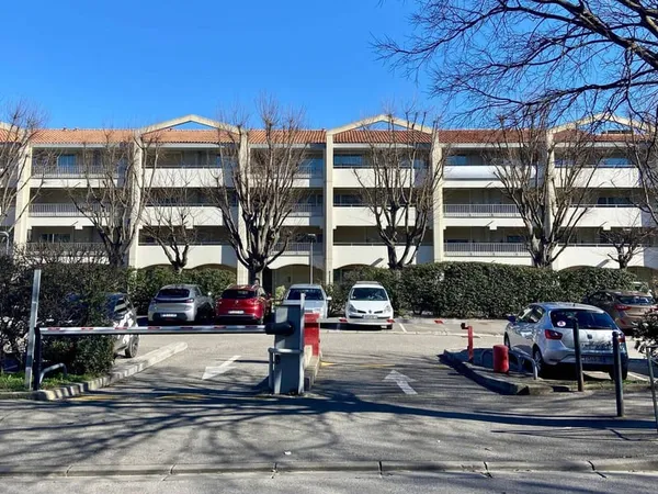 Parking 12 m²