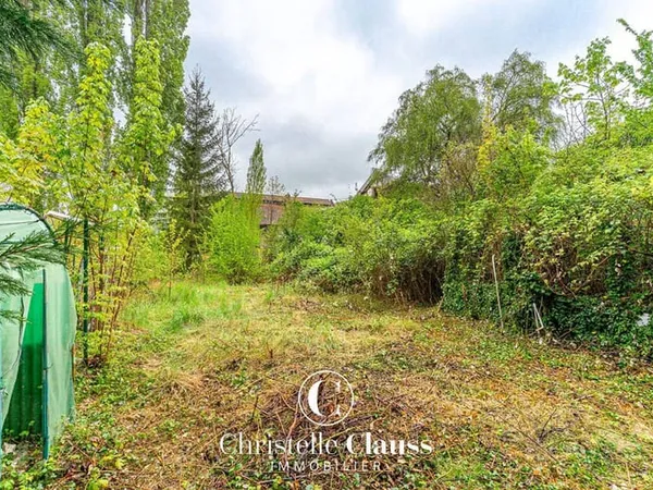 Terrain constructible 700 m²